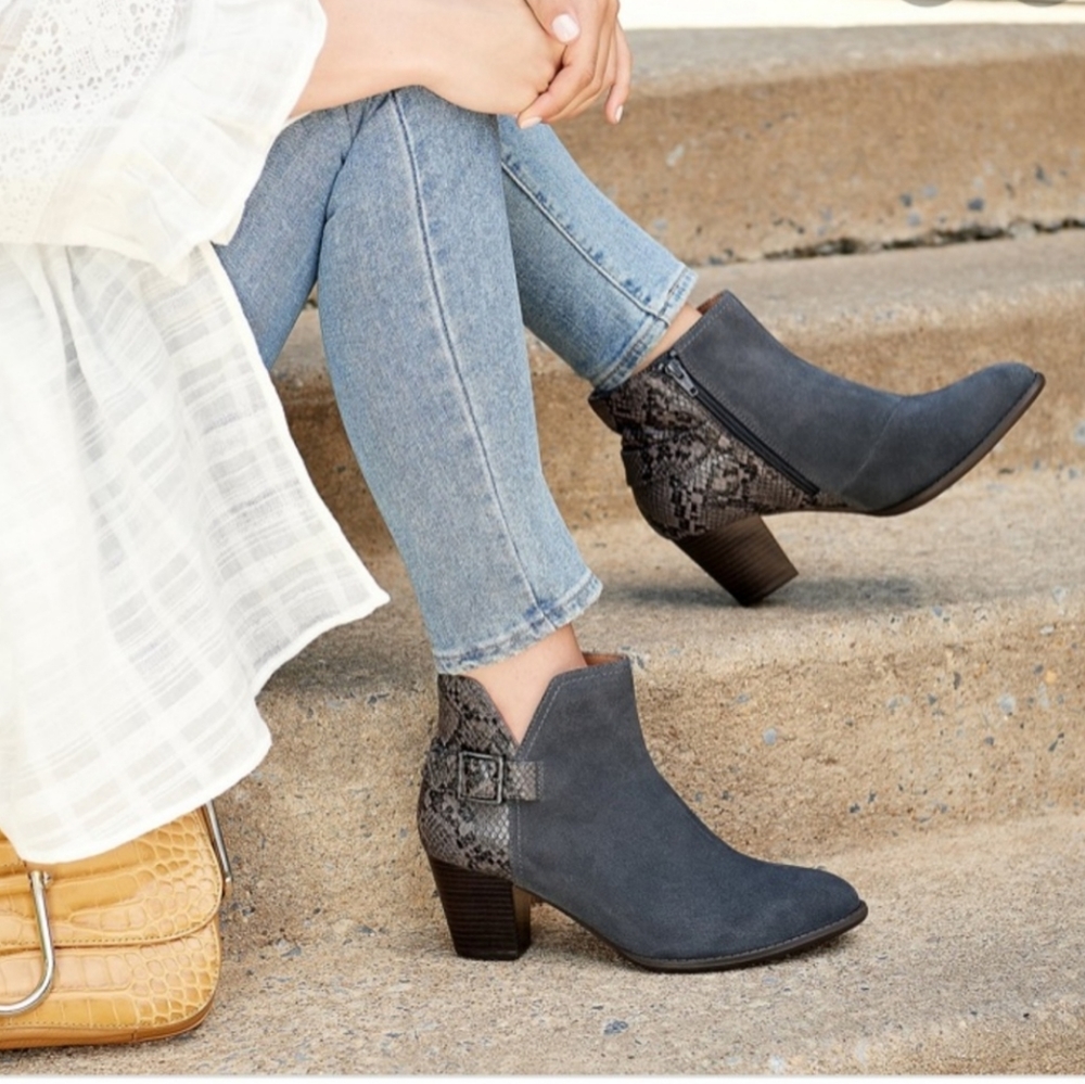 Vionic Naomi Snake Print Ankle Boots 9